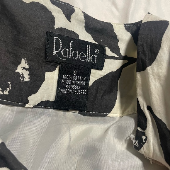 Lovely cream with back floral design fully lined skirt - Picture 2 of 2